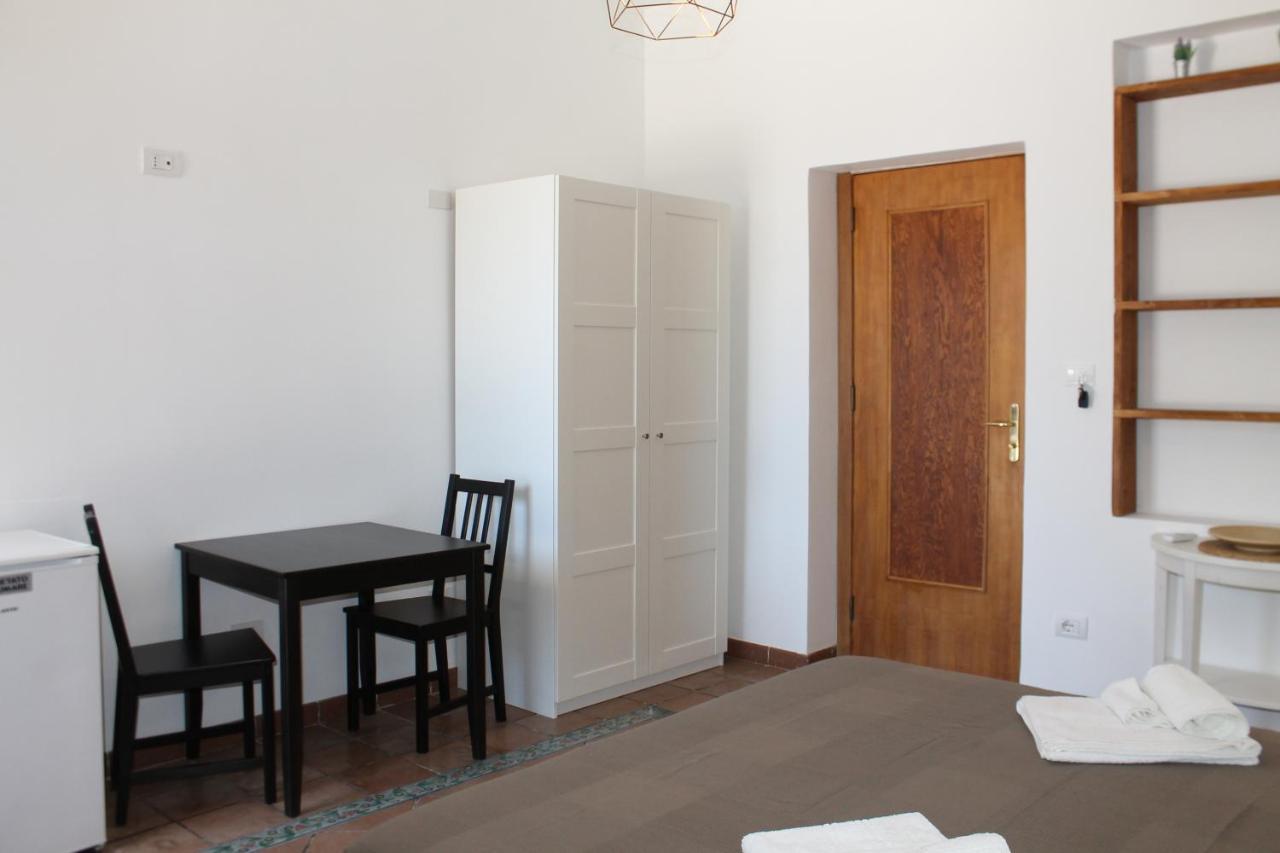 B&B Nettuno Сан-Леоне Экстерьер фото