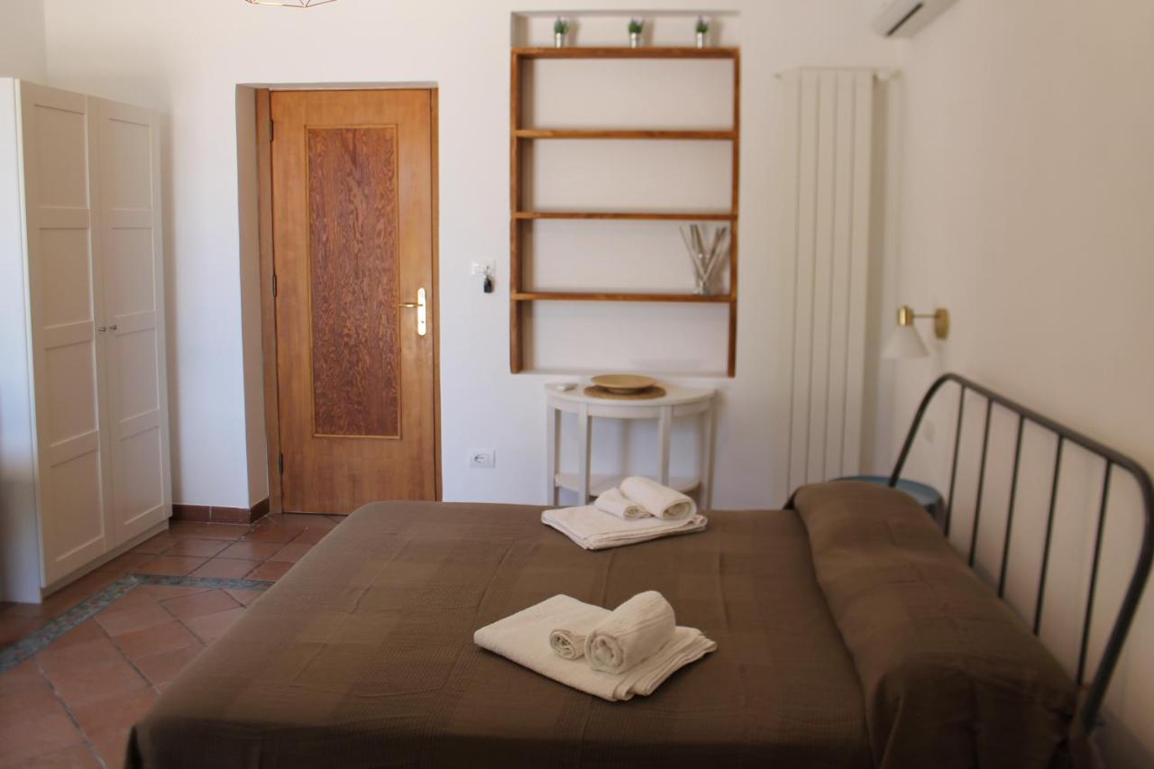 B&B Nettuno Сан-Леоне Экстерьер фото