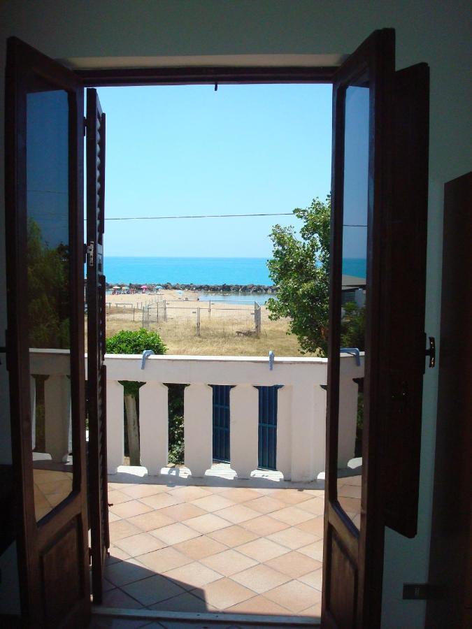 B&B Nettuno Сан-Леоне Экстерьер фото